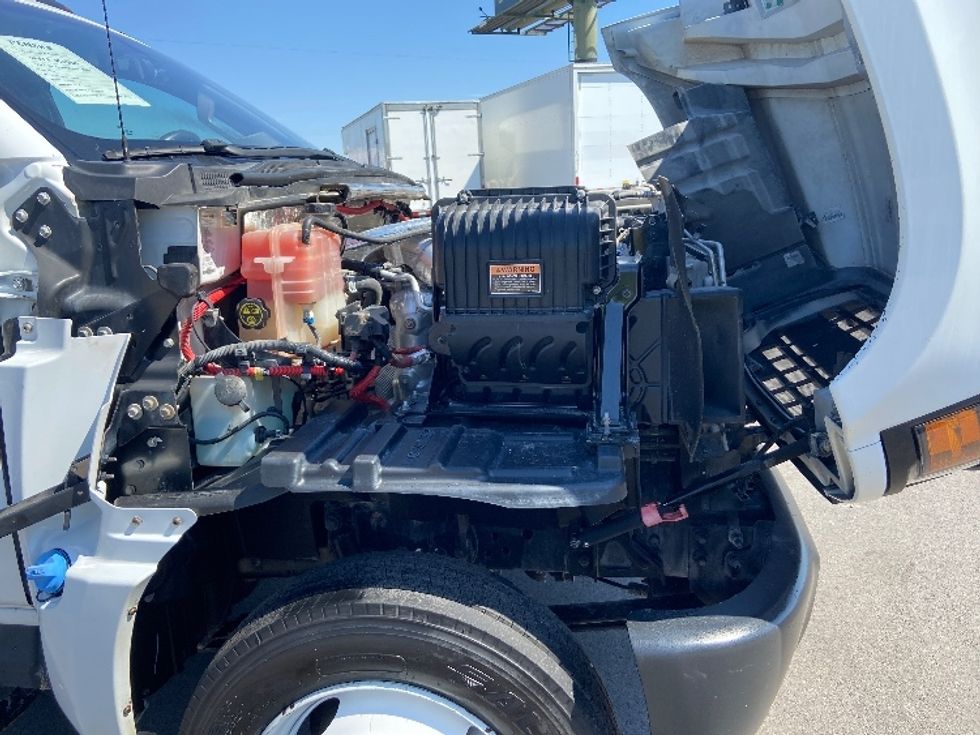 Flatbed Truck-Light and Medium Duty Trucks-Chevrolet-2021-SILVERAD-San Antonio-TX-136,151\n\t\tmiles-$ 36,000 - Image 19