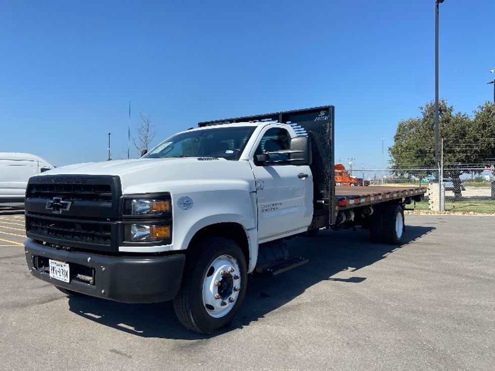 Flatbed Truck-Light and Medium Duty Trucks-Chevrolet-2021-SILVERAD-San Antonio-TX-136,151\n\t\tmiles-$ 36,000 - Image 3