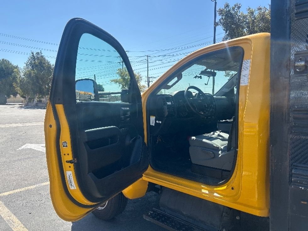 Flatbed Truck-Light and Medium Duty Trucks-Chevrolet-2021-SILVERAD-Torrance-CA-165,666\n\t\tmiles-$ 27,250 - Image 16