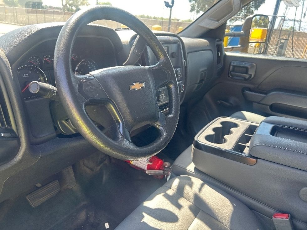 Flatbed Truck-Light and Medium Duty Trucks-Chevrolet-2021-SILVERAD-Torrance-CA-165,666\n\t\tmiles-$ 27,250 - Image 17