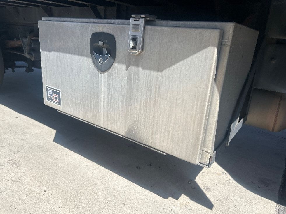 Flatbed Truck-Light and Medium Duty Trucks-Chevrolet-2021-SILVERAD-Torrance-CA-165,666\n\t\tmiles-$ 27,250 - Image 25