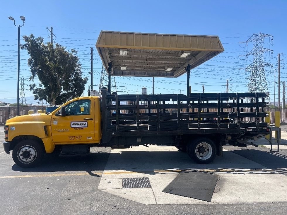 Flatbed Truck-Light and Medium Duty Trucks-Chevrolet-2021-SILVERAD-Torrance-CA-165,666\n\t\tmiles-$ 27,250 - Image 4