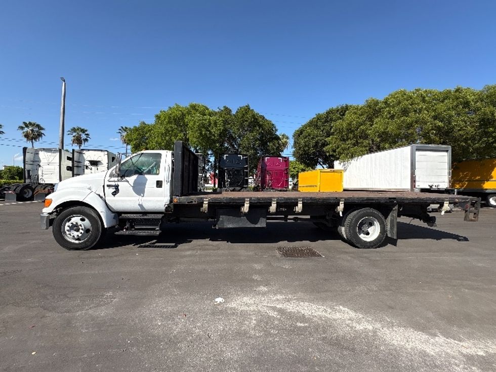 Flatbed Truck-Light and Medium Duty Trucks-Ford-2007-F650-Medley-FL-279,363\n\t\tmiles-$ 6,000 - Image 4
