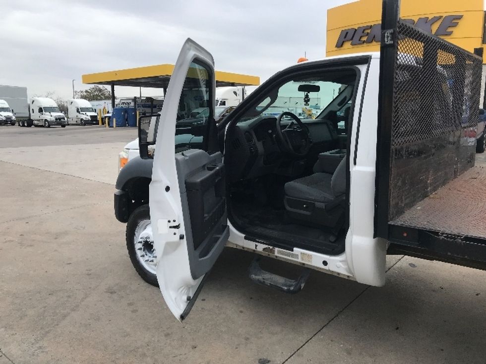 Flatbed Truck-Light and Medium Duty Trucks-Ford-2016-F550-Houston-TX-94,570\n\t\tmiles-$ 33,500 - Image 16