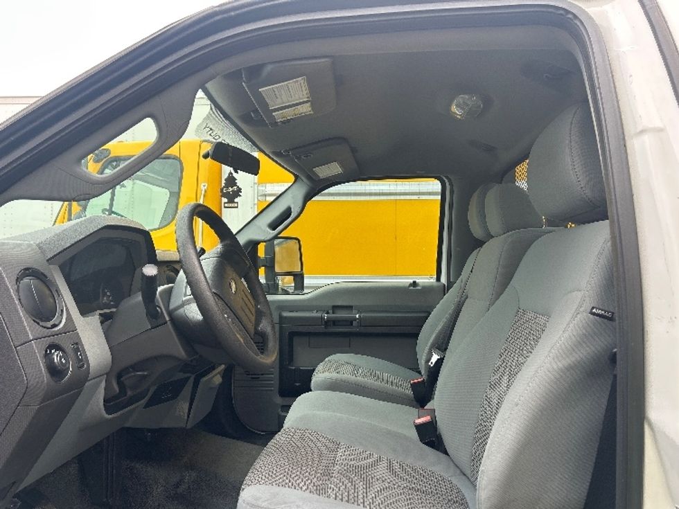 Flatbed Truck-Light and Medium Duty Trucks-Ford-2016-F550-Houston-TX-94,570\n\t\tmiles-$ 33,500 - Image 17