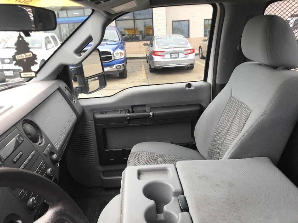 Flatbed Truck-Light and Medium Duty Trucks-Ford-2016-F550-Houston-TX-94,570\n\t\tmiles-$ 33,500 - Image 19