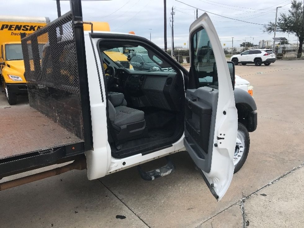 Flatbed Truck-Light and Medium Duty Trucks-Ford-2016-F550-Houston-TX-94,570\n\t\tmiles-$ 33,500 - Image 20