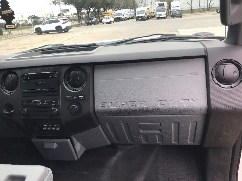 Flatbed Truck-Light and Medium Duty Trucks-Ford-2016-F550-Houston-TX-94,570\n\t\tmiles-$ 33,500 - Image 21