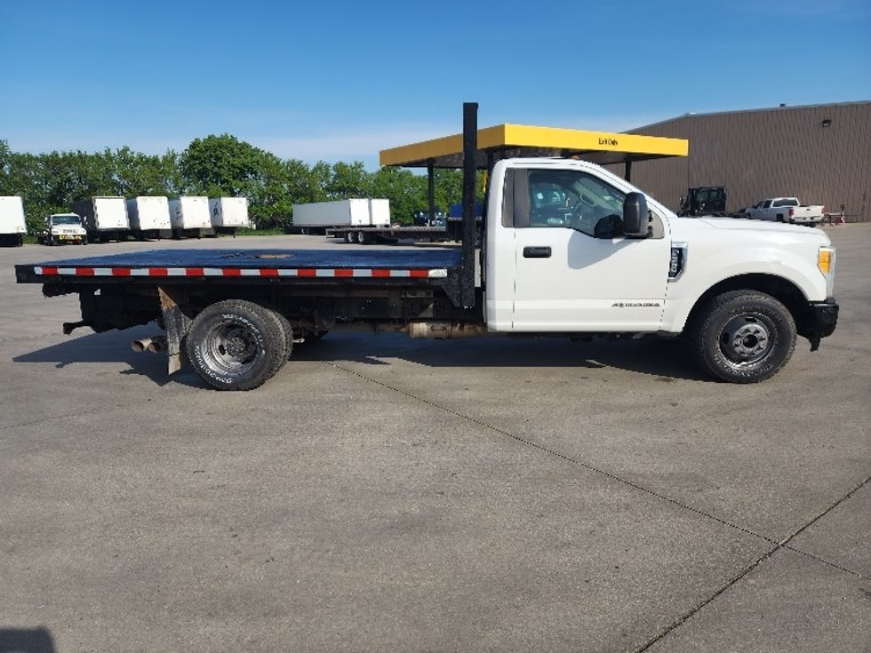 Flatbed Truck-Light and Medium Duty Trucks-Ford-2017-F350-Elkhart-IN-186,411\n\t\tmiles-$ 37,250 - Image 11