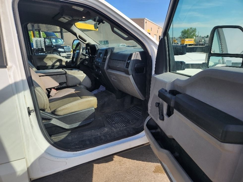 Flatbed Truck-Light and Medium Duty Trucks-Ford-2017-F350-Elkhart-IN-186,411\n\t\tmiles-$ 37,250 - Image 16