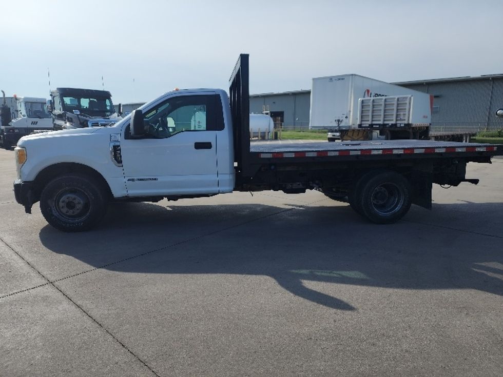 Flatbed Truck-Light and Medium Duty Trucks-Ford-2017-F350-Elkhart-IN-186,411\n\t\tmiles-$ 37,250 - Image 4