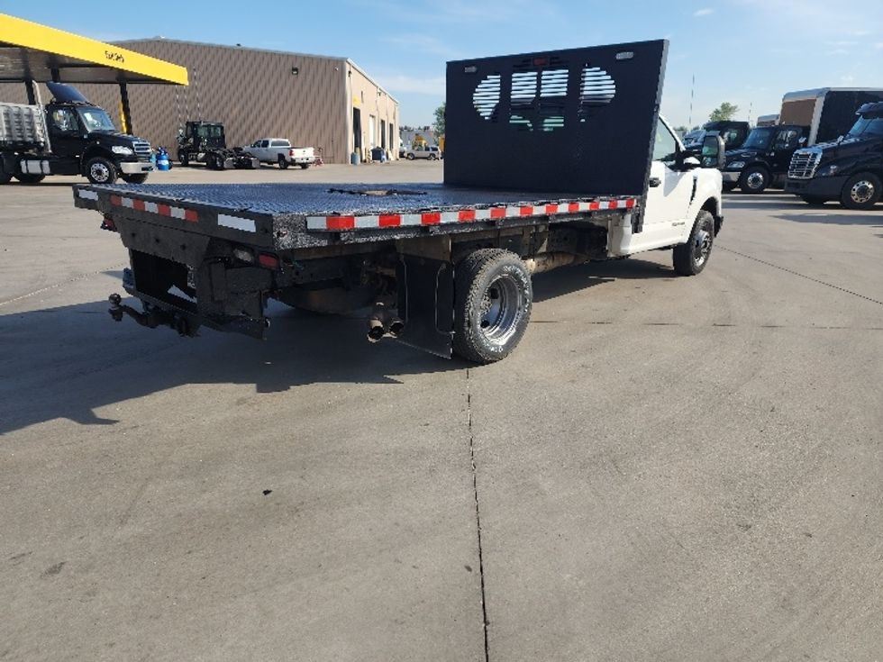 Flatbed Truck-Light and Medium Duty Trucks-Ford-2017-F350-Elkhart-IN-186,411\n\t\tmiles-$ 37,250 - Image 9