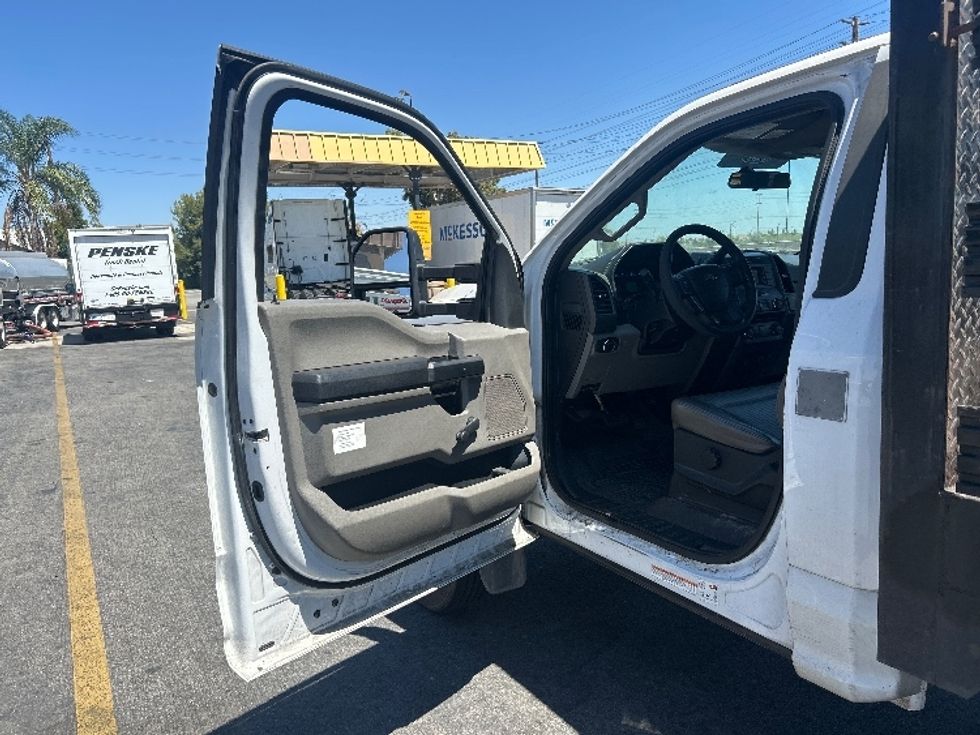 Flatbed Truck-Light and Medium Duty Trucks-Ford-2017-F450-Torrance-CA-112,814\n\t\tmiles-$ 33,000 - Image 16