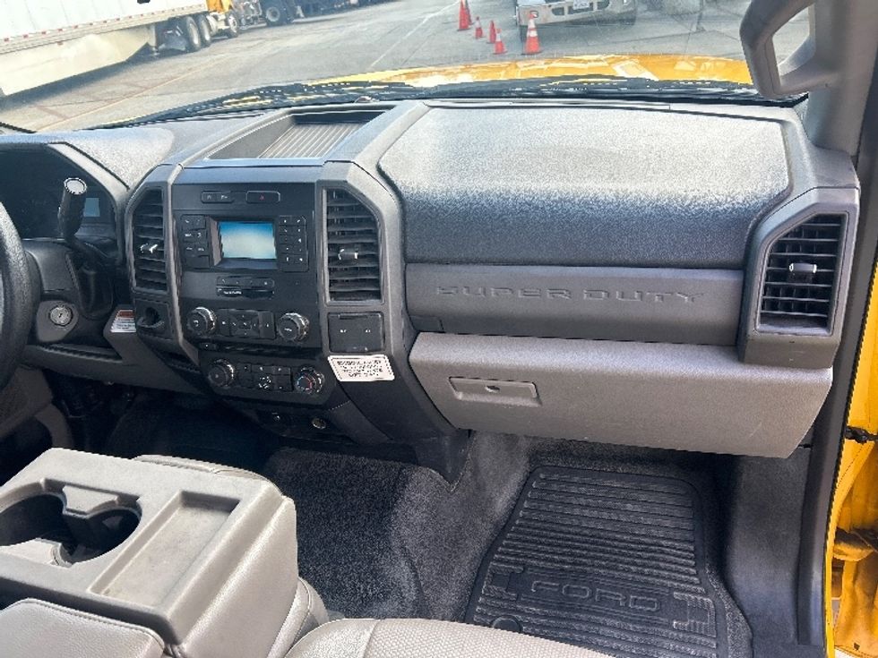 Flatbed Truck-Light and Medium Duty Trucks-Ford-2018-F450-Fontana-CA-102,611\n\t\tmiles-$ 32,250 - Image 21