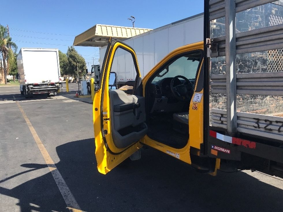 Flatbed Truck-Light and Medium Duty Trucks-Ford-2018-F450-La Mirada-CA-116,588\n\t\tmiles-$ 31,000 - Image 16