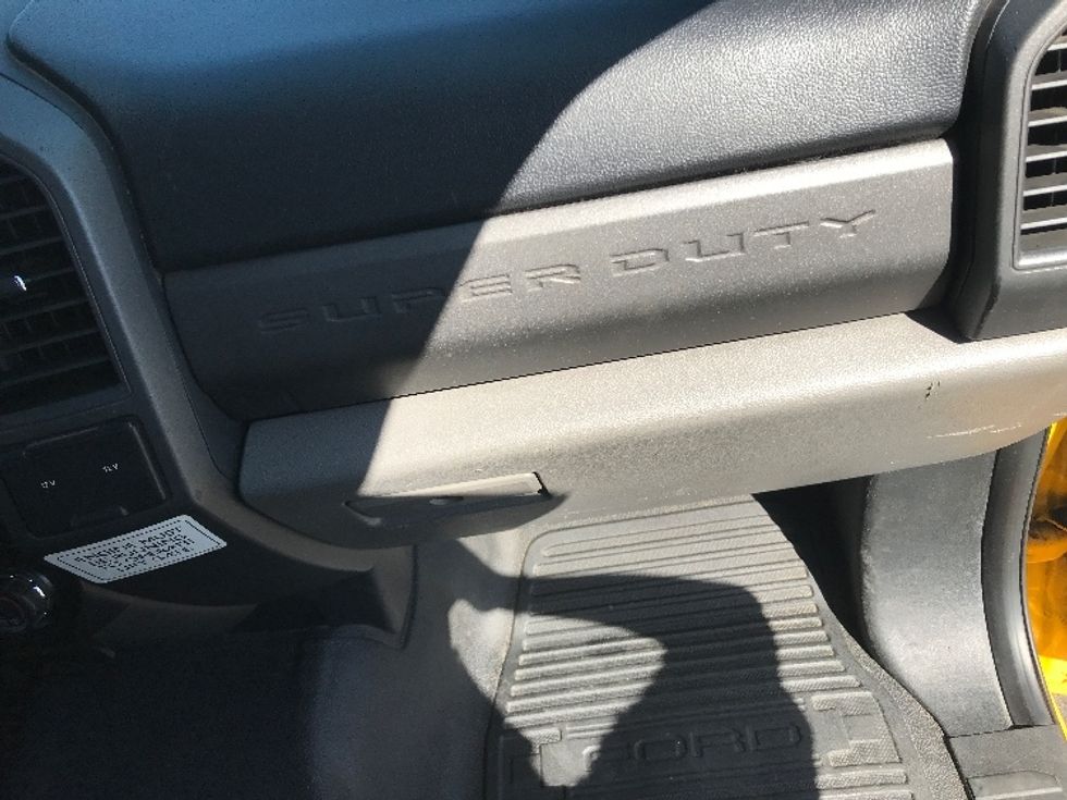 Flatbed Truck-Light and Medium Duty Trucks-Ford-2018-F450-La Mirada-CA-116,588\n\t\tmiles-$ 31,000 - Image 21