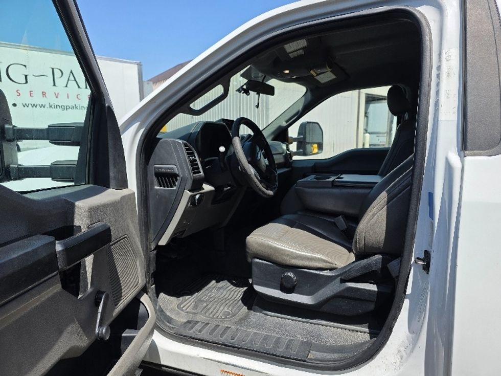 Flatbed Truck-Light and Medium Duty Trucks-Ford-2018-F550-Torrance-CA-134,919\n\t\tmiles-$ 38,500 - Image 16