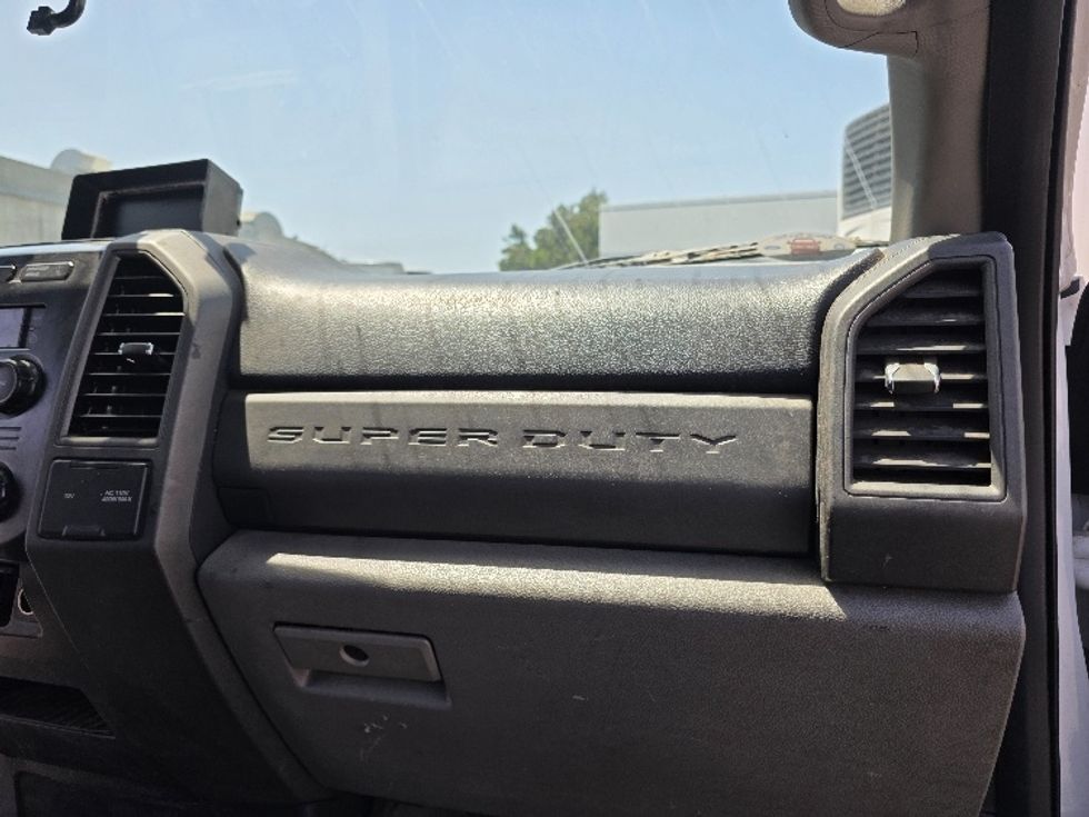 Flatbed Truck-Light and Medium Duty Trucks-Ford-2018-F550-Torrance-CA-134,919\n\t\tmiles-$ 38,500 - Image 21