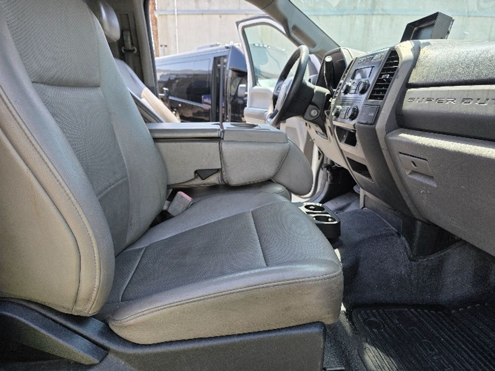 Flatbed Truck-Light and Medium Duty Trucks-Ford-2018-F550-Torrance-CA-134,919\n\t\tmiles-$ 38,500 - Image 22