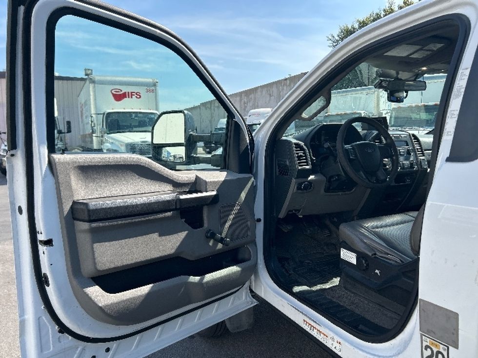 Flatbed Truck-Light and Medium Duty Trucks-Ford-2018-F550-Torrance-CA-150,992\n\t\tmiles-$ 36,750 - Image 16