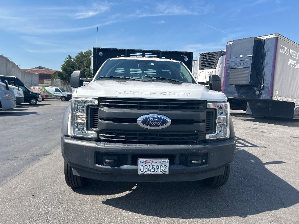 Flatbed Truck-Light and Medium Duty Trucks-Ford-2018-F550-Torrance-CA-150,992\n\t\tmiles-$ 36,750 - Image 2