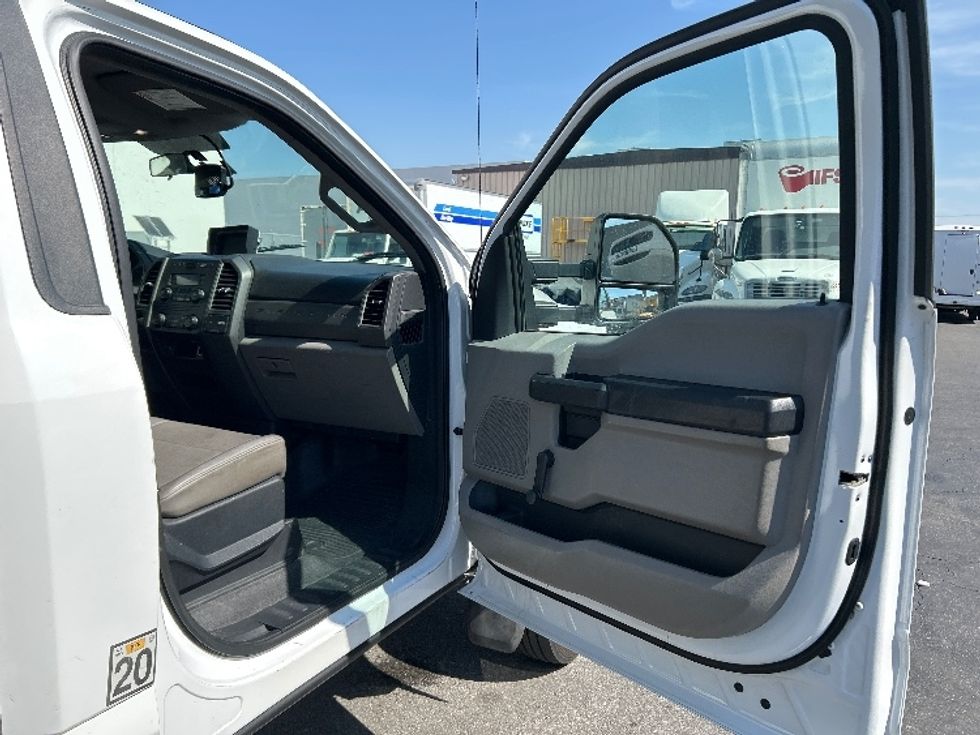 Flatbed Truck-Light and Medium Duty Trucks-Ford-2018-F550-Torrance-CA-150,992\n\t\tmiles-$ 36,750 - Image 20