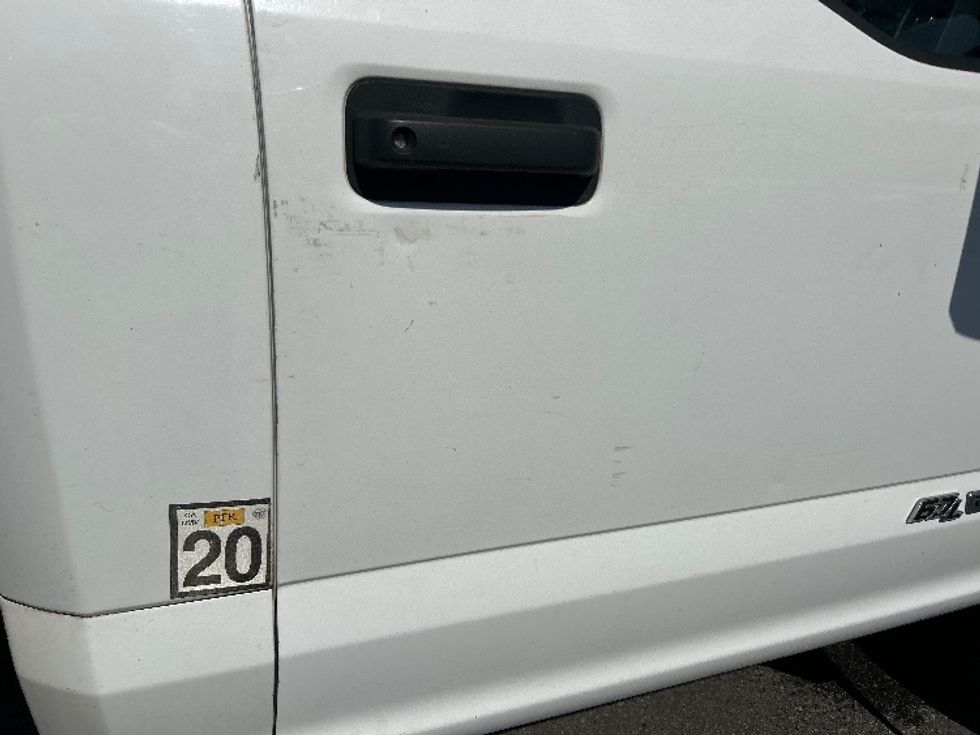 Flatbed Truck-Light and Medium Duty Trucks-Ford-2018-F550-Torrance-CA-150,992\n\t\tmiles-$ 36,750 - Image 28