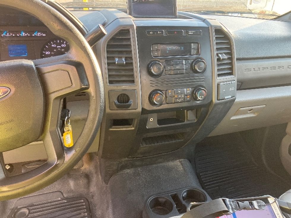 Flatbed Truck-Light and Medium Duty Trucks-Ford-2018-F550-Torrance-CA-165,471\n\t\tmiles-$ 36,250 - Image 18