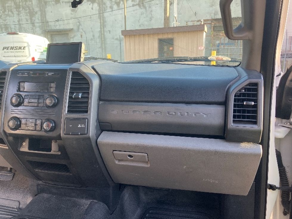 Flatbed Truck-Light and Medium Duty Trucks-Ford-2018-F550-Torrance-CA-165,471\n\t\tmiles-$ 36,250 - Image 21