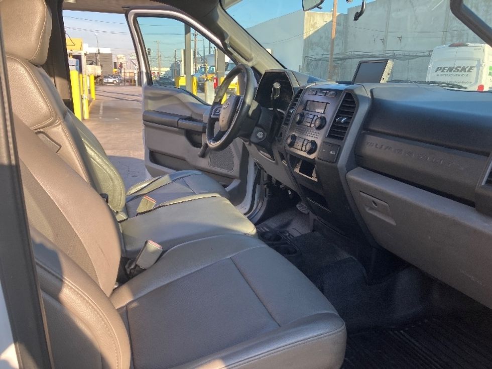 Flatbed Truck-Light and Medium Duty Trucks-Ford-2018-F550-Torrance-CA-165,471\n\t\tmiles-$ 36,250 - Image 22