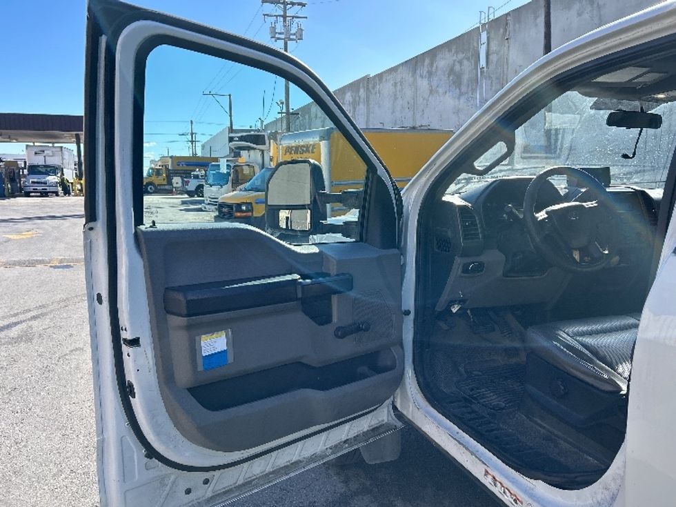 Flatbed Truck-Light and Medium Duty Trucks-Ford-2018-F550-Torrance-CA-170,919\n\t\tmiles-$ 36,000 - Image 16