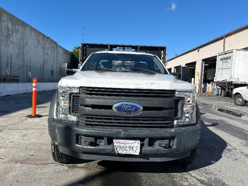 Flatbed Truck-Light and Medium Duty Trucks-Ford-2018-F550-Torrance-CA-170,919\n\t\tmiles-$ 36,000 - Image 2