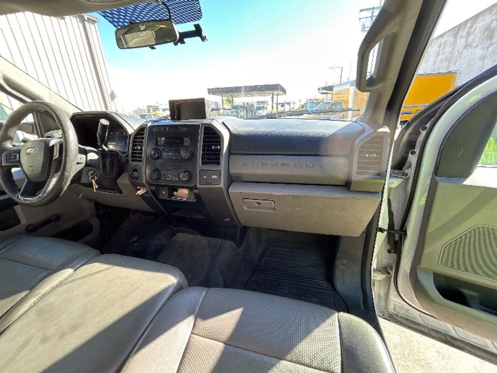 Flatbed Truck-Light and Medium Duty Trucks-Ford-2018-F550-Torrance-CA-170,919\n\t\tmiles-$ 36,000 - Image 21