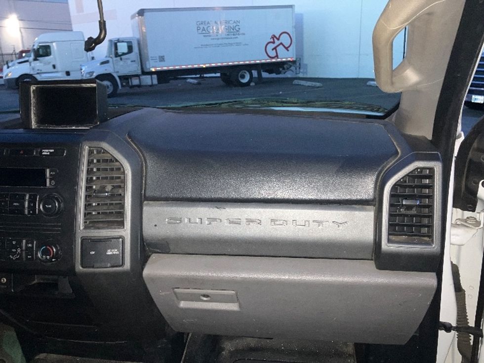 Flatbed Truck-Light and Medium Duty Trucks-Ford-2018-F550-Torrance-CA-177,791\n\t\tmiles-$ 35,500 - Image 18