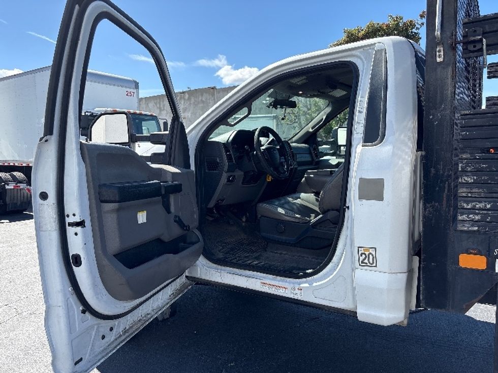 Flatbed Truck-Light and Medium Duty Trucks-Ford-2018-F550-Torrance-CA-193,607\n\t\tmiles-$ 29,750 - Image 16