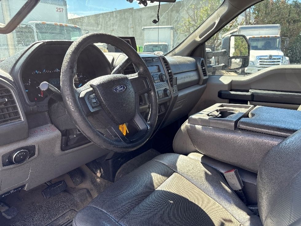 Flatbed Truck-Light and Medium Duty Trucks-Ford-2018-F550-Torrance-CA-193,607\n\t\tmiles-$ 29,750 - Image 17