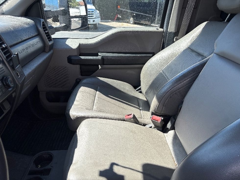 Flatbed Truck-Light and Medium Duty Trucks-Ford-2018-F550-Torrance-CA-193,607\n\t\tmiles-$ 29,750 - Image 19