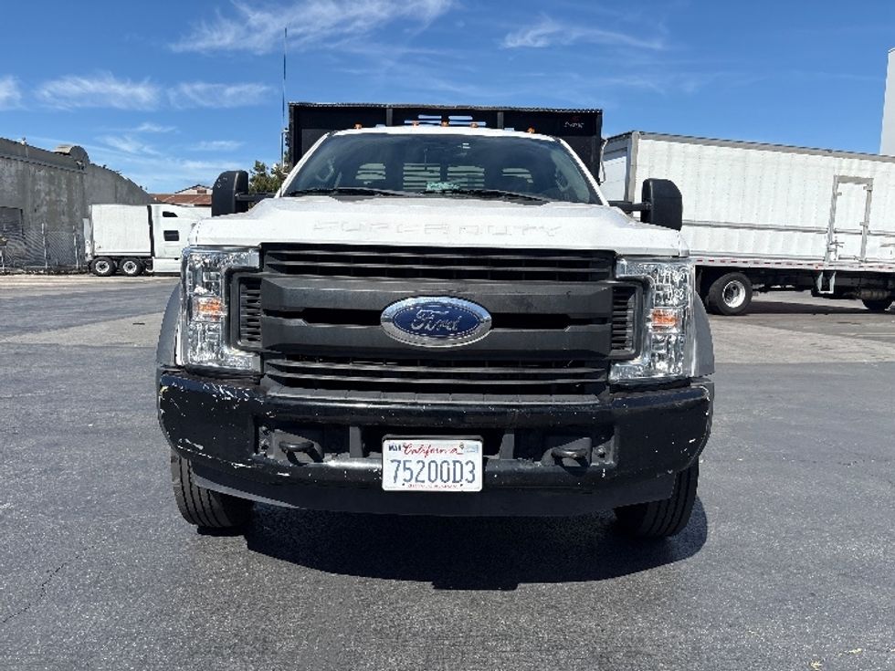 Flatbed Truck-Light and Medium Duty Trucks-Ford-2018-F550-Torrance-CA-193,607\n\t\tmiles-$ 29,750 - Image 2