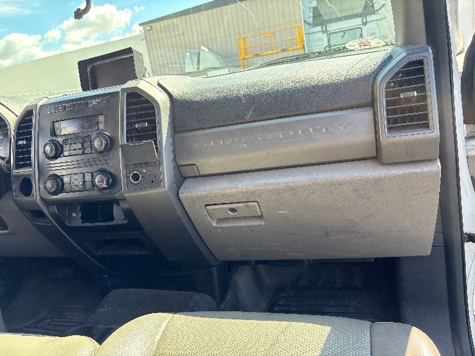 Flatbed Truck-Light and Medium Duty Trucks-Ford-2018-F550-Torrance-CA-193,607\n\t\tmiles-$ 29,750 - Image 21