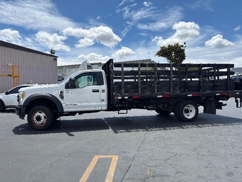Flatbed Truck-Light and Medium Duty Trucks-Ford-2018-F550-Torrance-CA-193,607\n\t\tmiles-$ 29,750 - Image 4