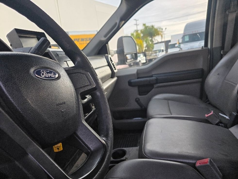 Flatbed Truck-Light and Medium Duty Trucks-Ford-2018-F550-Torrance-CA-194,443\n\t\tmiles-$ 33,250 - Image 19