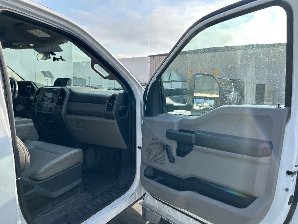Flatbed Truck-Light and Medium Duty Trucks-Ford-2018-F550-Torrance-CA-219,129\n\t\tmiles-$ 26,750 - Image 20