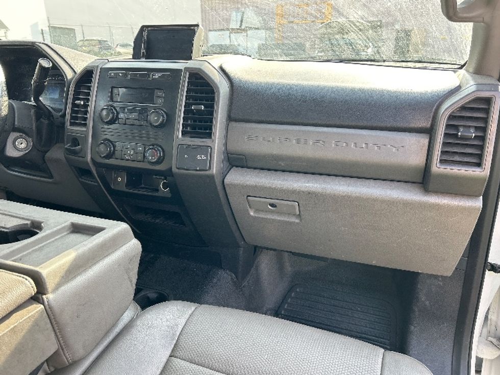Flatbed Truck-Light and Medium Duty Trucks-Ford-2018-F550-Torrance-CA-219,129\n\t\tmiles-$ 26,750 - Image 21