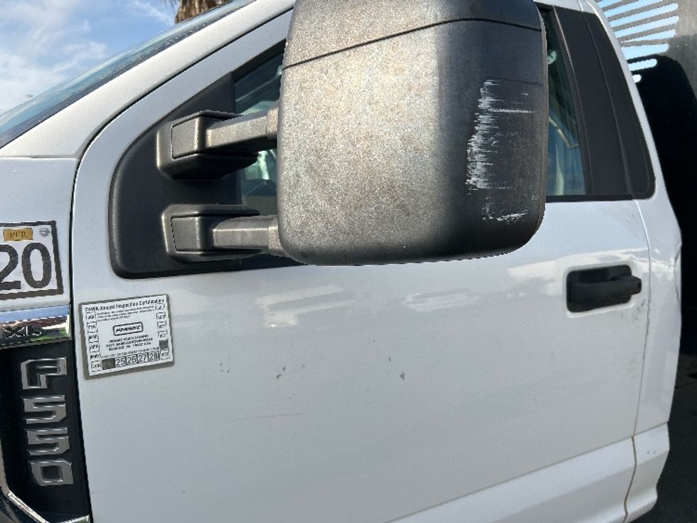 Flatbed Truck-Light and Medium Duty Trucks-Ford-2018-F550-Torrance-CA-219,129\n\t\tmiles-$ 26,750 - Image 26