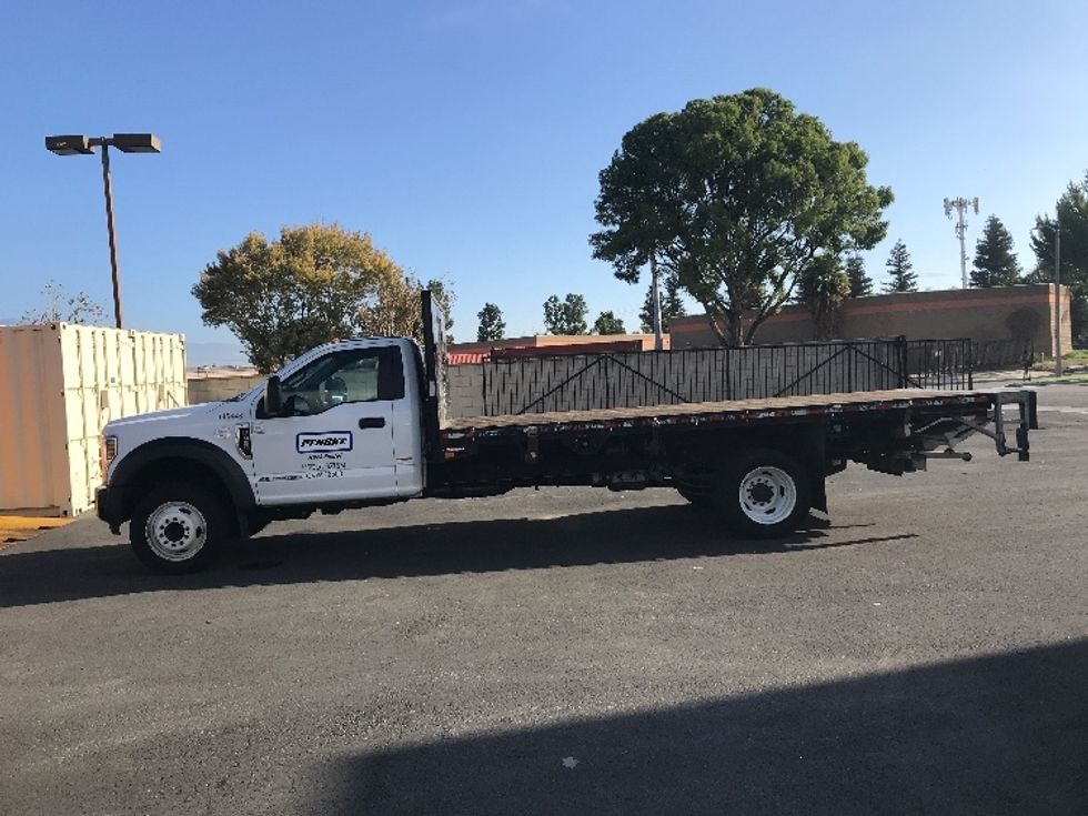 Flatbed Truck-Light and Medium Duty Trucks-Ford-2019-F450-Chino-CA-80,676\n\t\tmiles-$ 37,750 - Image 4