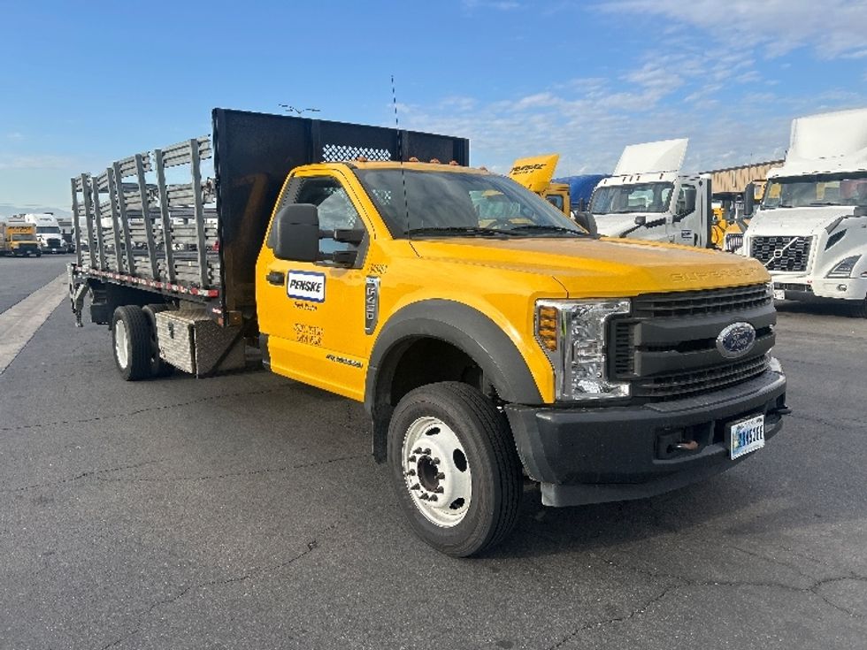 Flatbed Truck-Light and Medium Duty Trucks-Ford-2019-F450-Fontana-CA-101,937\n\t\tmiles-$ 33,000 - Image 1
