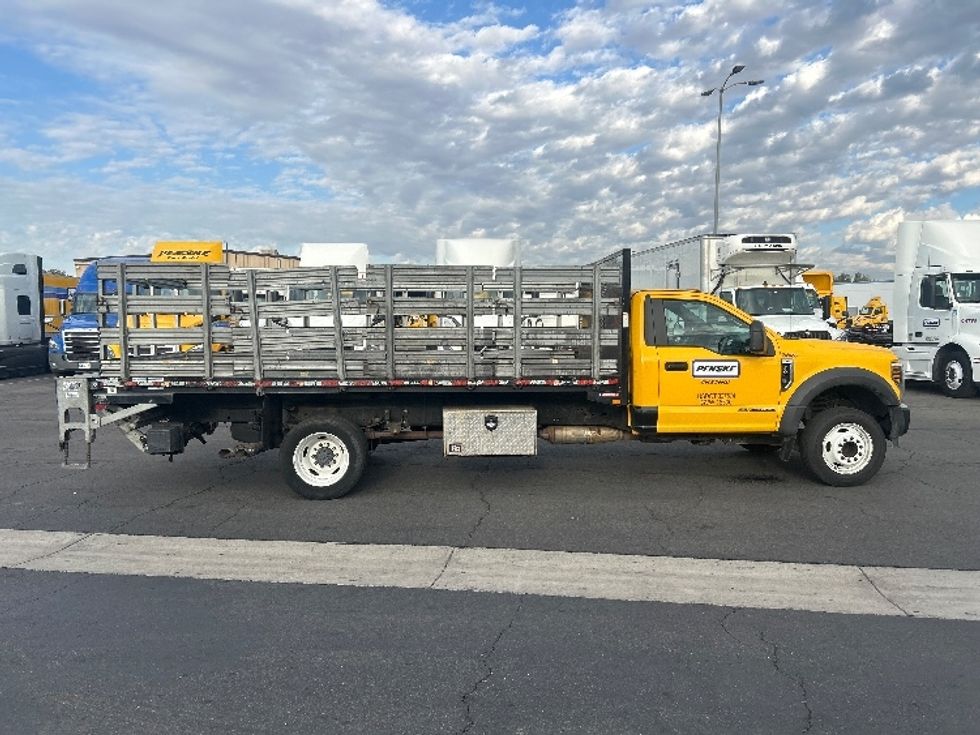 Flatbed Truck-Light and Medium Duty Trucks-Ford-2019-F450-Fontana-CA-101,937\n\t\tmiles-$ 33,000 - Image 15