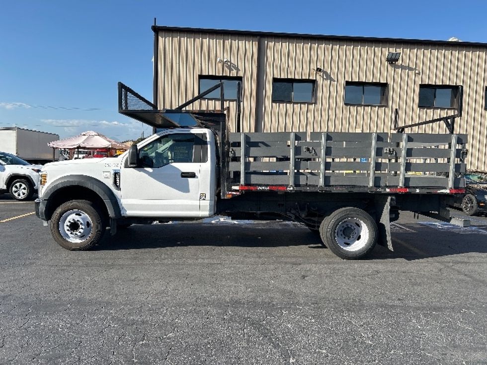 Flatbed Truck-Light and Medium Duty Trucks-Ford-2019-F450-Montebello-CA-143,031\n\t\tmiles-$ 36,750 - Image 4