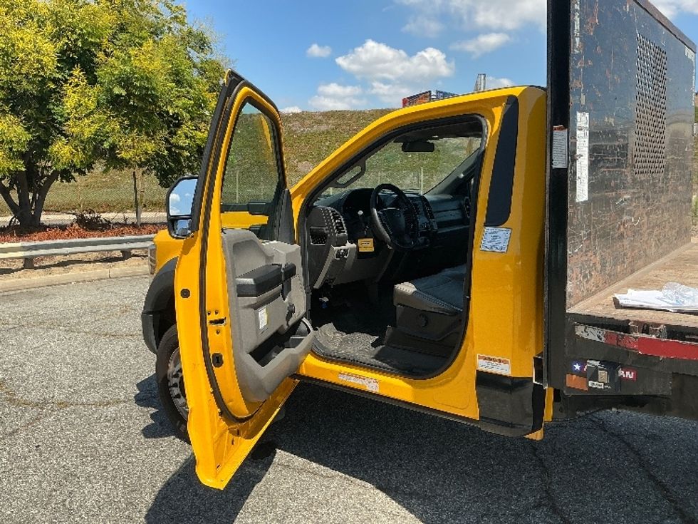 Flatbed Truck-Light and Medium Duty Trucks-Ford-2019-F450-Torrance-CA-106,160\n\t\tmiles-$ 32,500 - Image 16