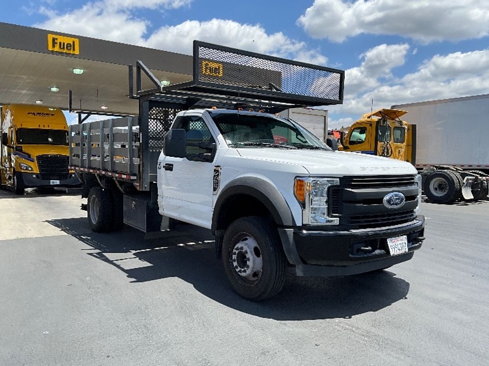 Flatbed Truck-Light and Medium Duty Trucks-Ford-2019-F450-Torrance-CA-156,617\n\t\tmiles-$ 35,500 - Image 1